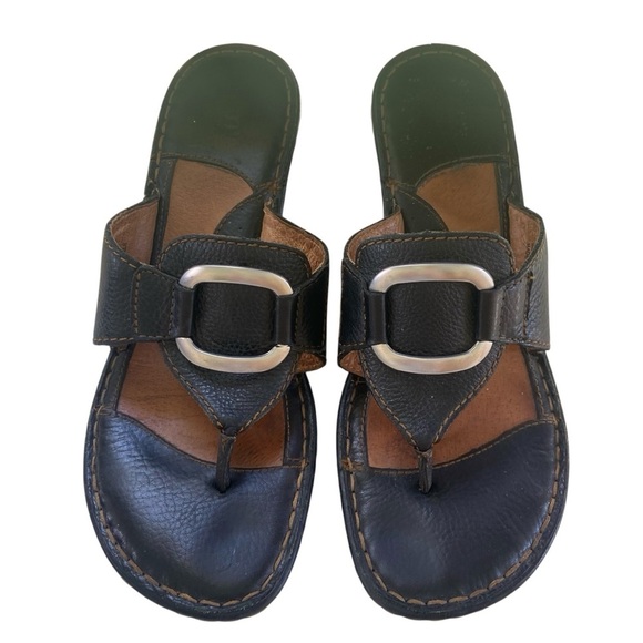 Born Woman’s Black Leather Thong Wedge Sandal Size 8 Slip On Silver Buckle Comfy - Picture 2 of 12
